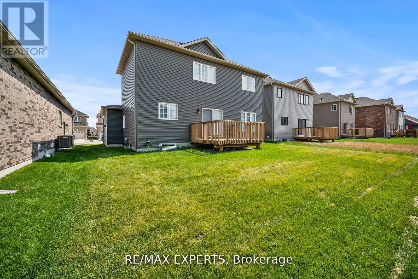 216 Cubitt Street, Clearview, Ontario  L0M 1S0 - Photo 38 - S12432512