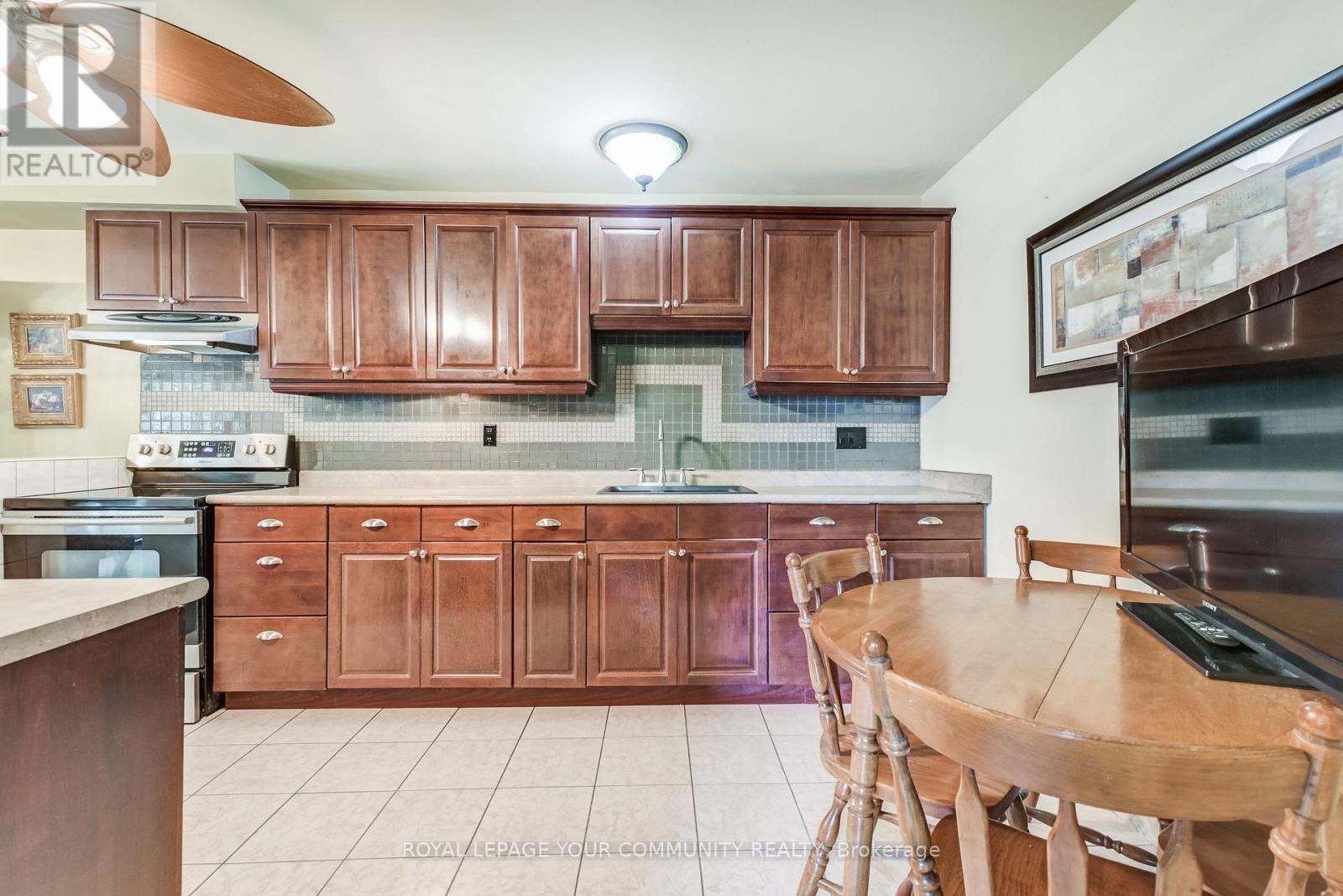 17 Truro Crescent, Toronto, Ontario  M1V 2H7 - Photo 10 - E12435170