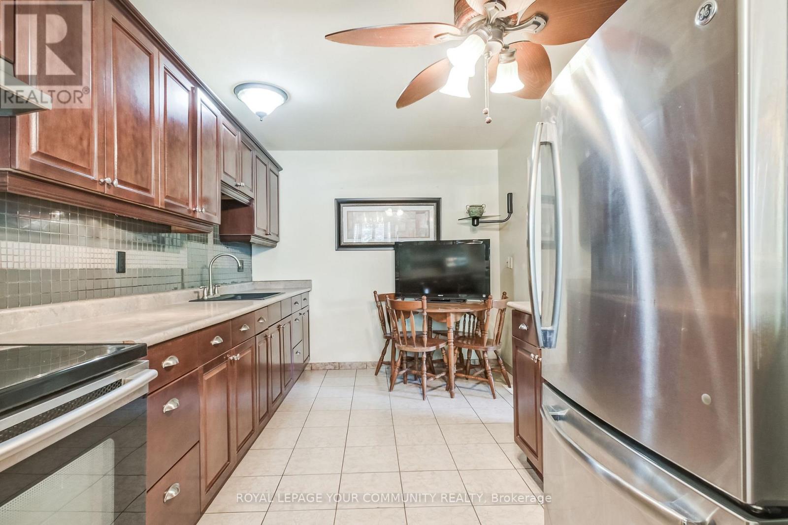 17 Truro Crescent, Toronto, Ontario  M1V 2H7 - Photo 11 - E12435170