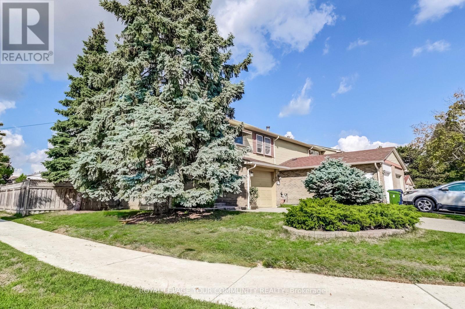 17 Truro Crescent, Toronto, Ontario  M1V 2H7 - Photo 2 - E12435170