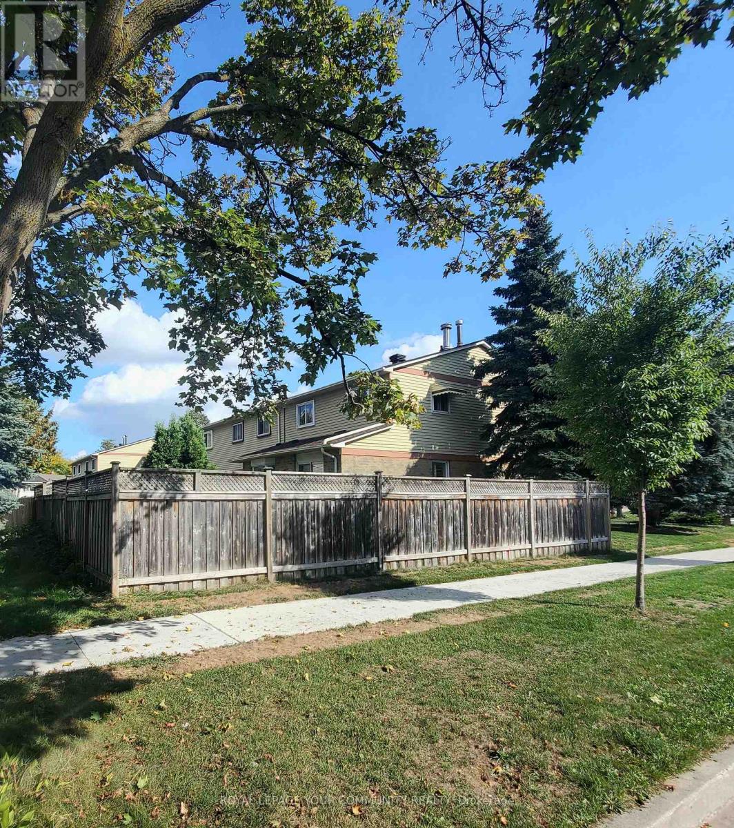 17 Truro Crescent, Toronto, Ontario  M1V 2H7 - Photo 3 - E12435170