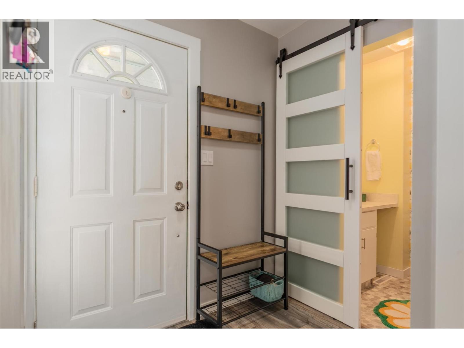 1206 Primrose Street, Trail, British Columbia  V1R 4M7 - Photo 3 - 10364471