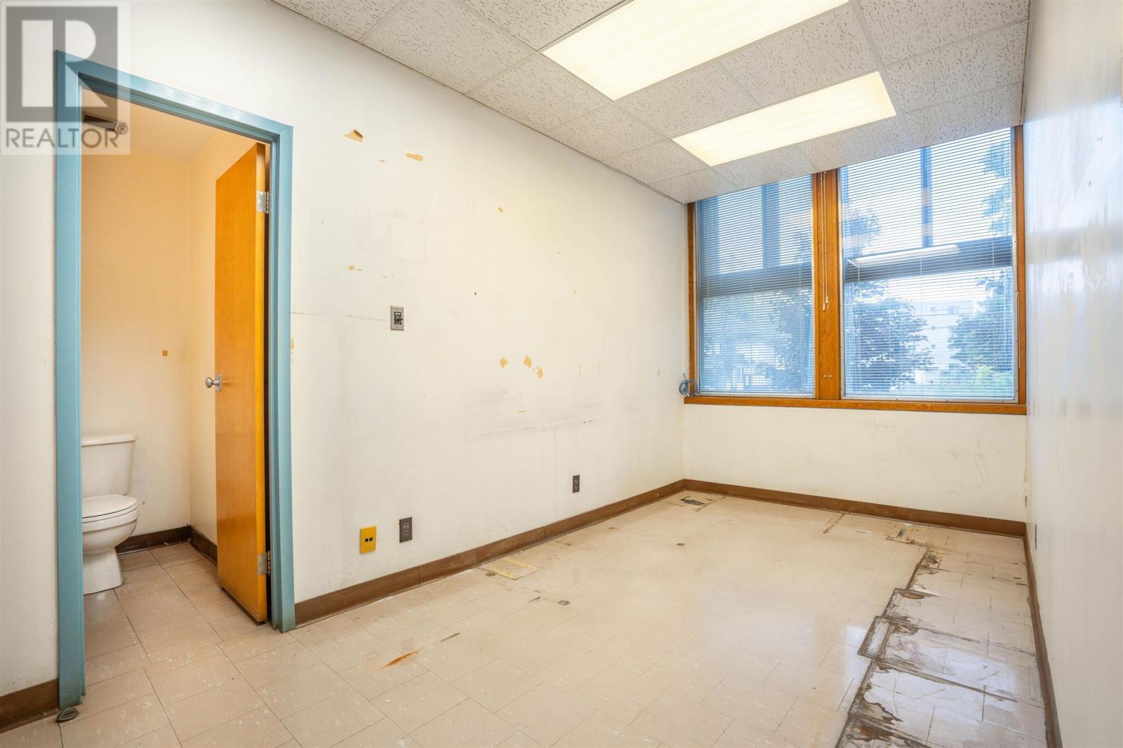 955 Queen St E # 105, Sault Ste. Marie, Ontario  P6A 2C3 - Photo 4 - SM252820