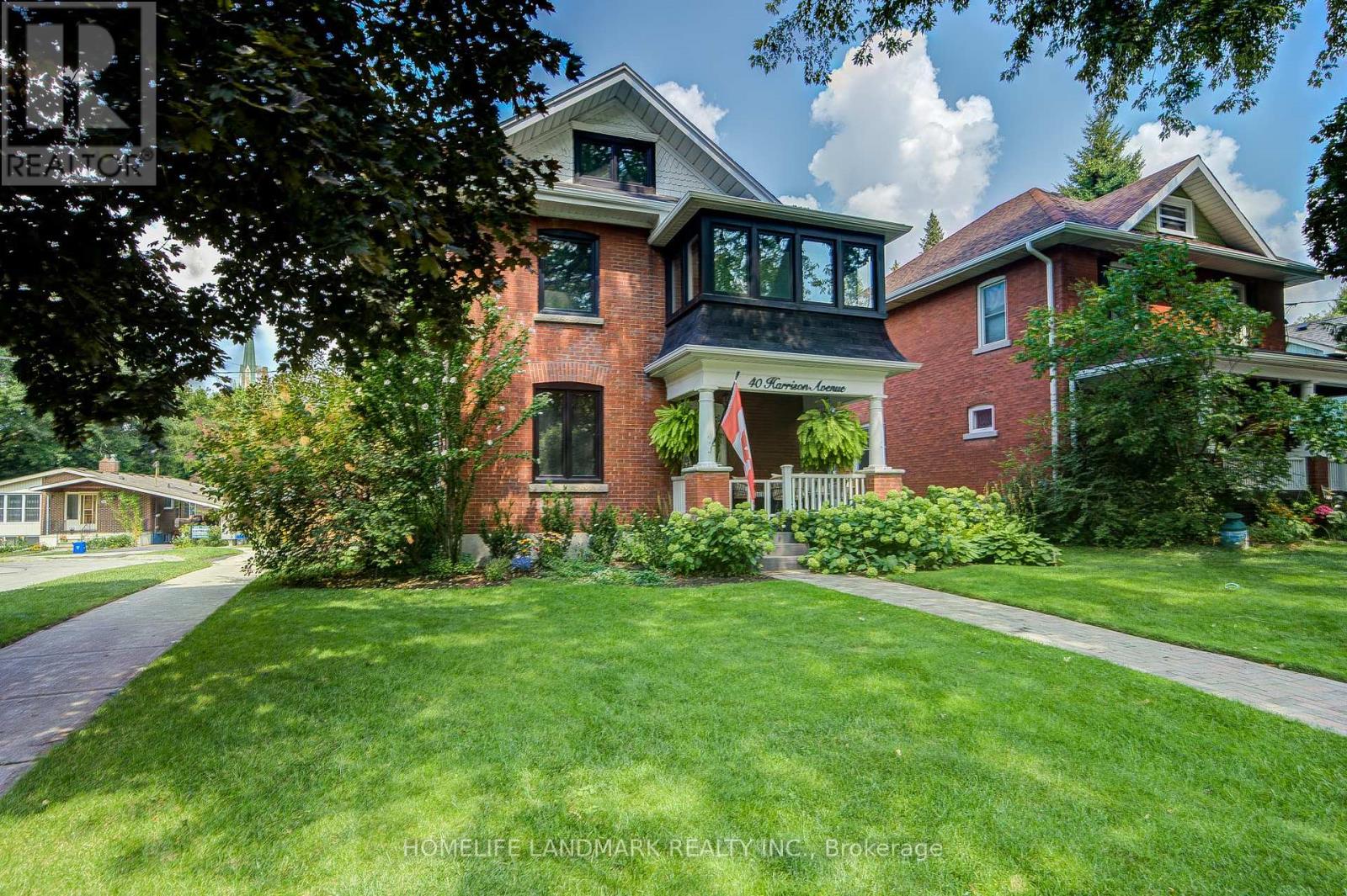 40 Harrison Avenue, Aurora, Ontario  L4G 1E1 - Photo 2 - N12435190
