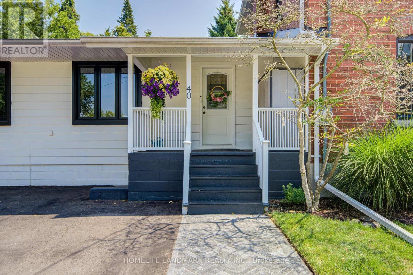 40 Harrison Avenue, Aurora, Ontario  L4G 1E1 - Photo 4 - N12435190