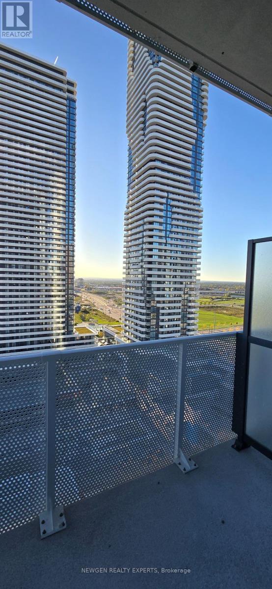 1915 - 28 Interchange Way, Vaughan, Ontario  L4K 0P8 - Photo 2 - N12435191
