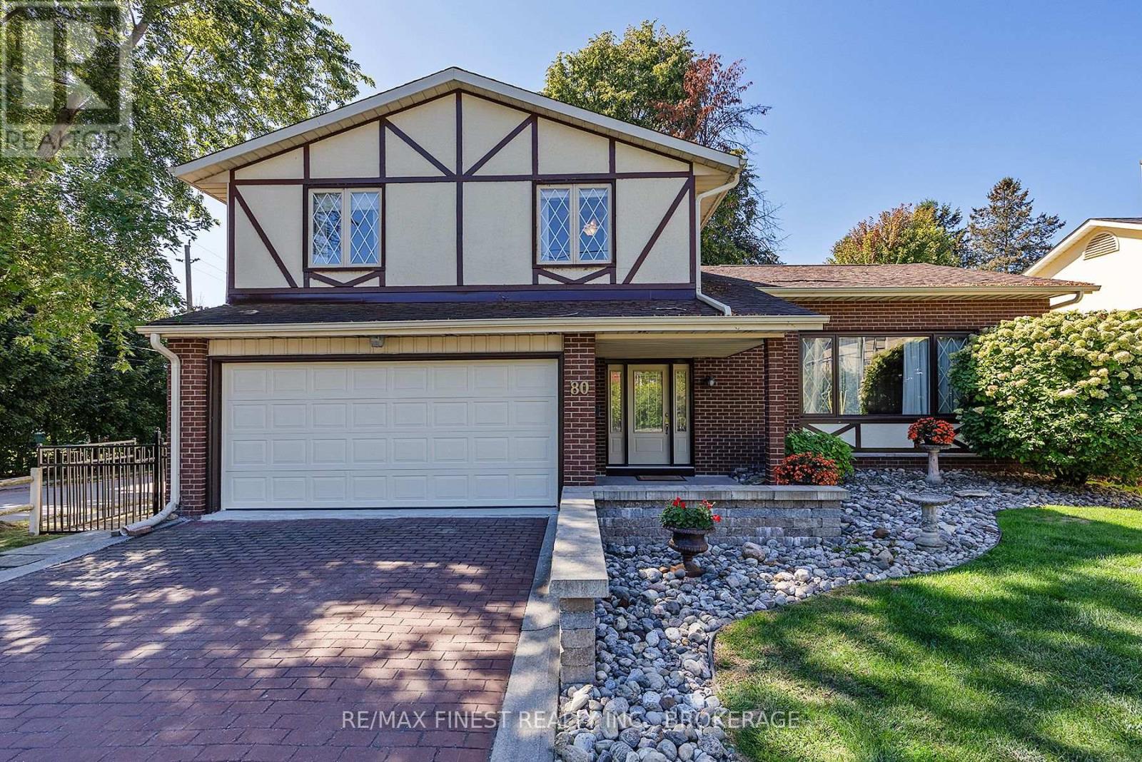 80 Market Street, Gananoque, Ontario  K7G 2M3 - Photo 2 - X12435263