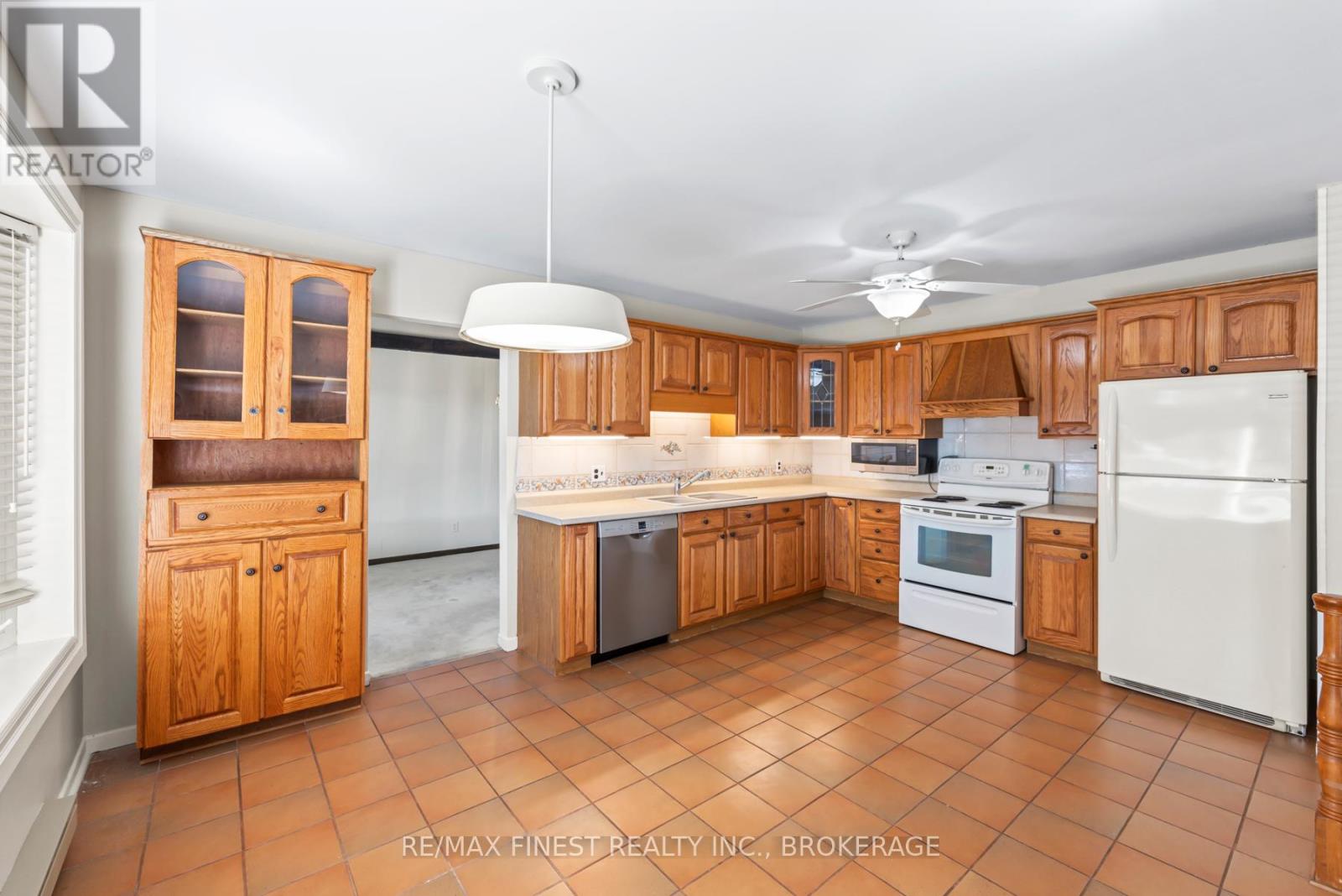 80 Market Street, Gananoque, Ontario  K7G 2M3 - Photo 22 - X12435263