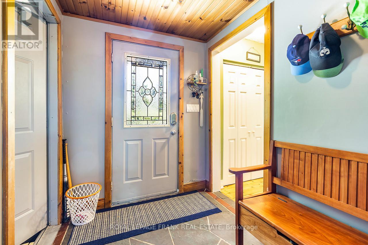 16 Shelley Drive, Kawartha Lakes, Ontario  K0M 2C0 - Photo 10 - X12435314