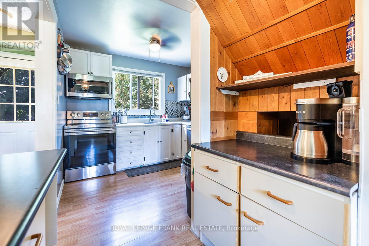 16 Shelley Drive, Kawartha Lakes, Ontario  K0M 2C0 - Photo 11 - X12435314