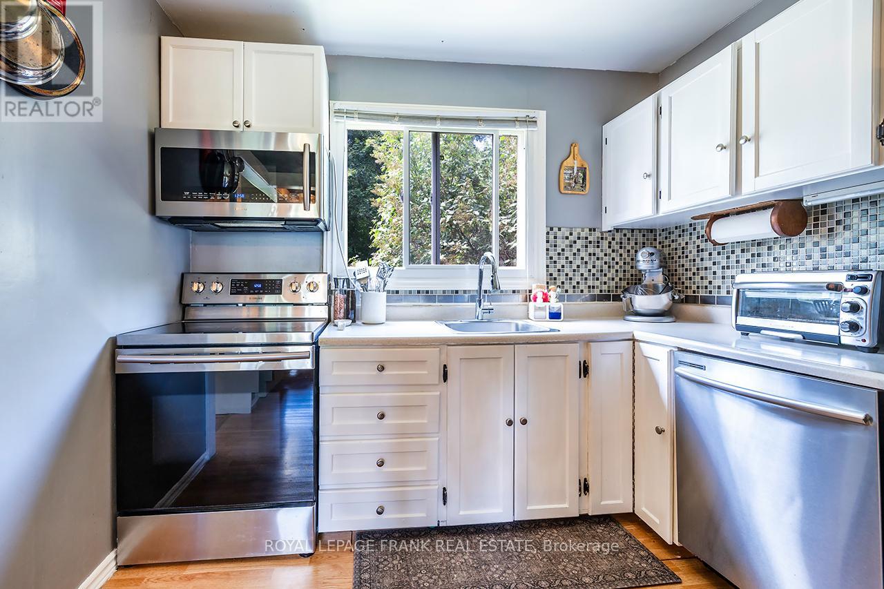 16 Shelley Drive, Kawartha Lakes, Ontario  K0M 2C0 - Photo 13 - X12435314