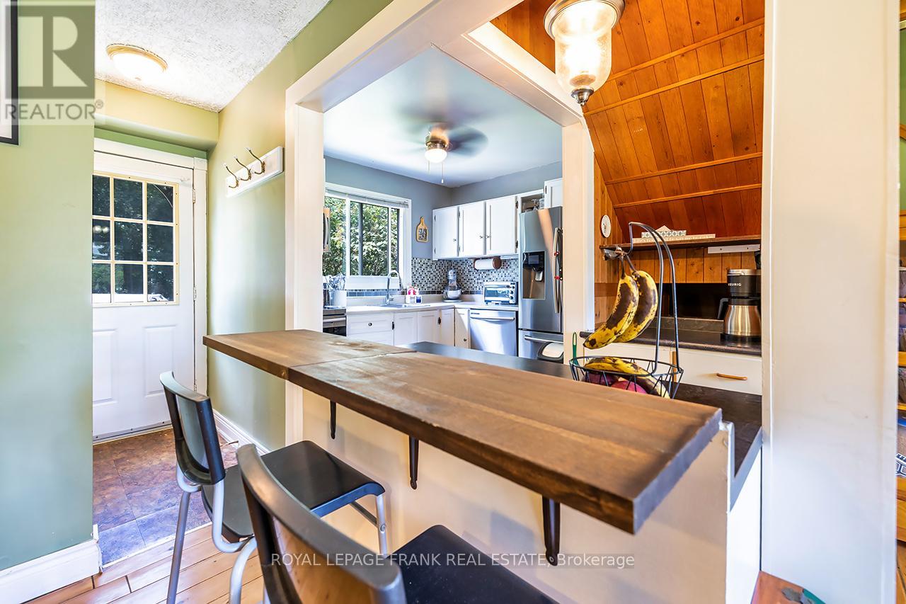 16 Shelley Drive, Kawartha Lakes, Ontario  K0M 2C0 - Photo 15 - X12435314