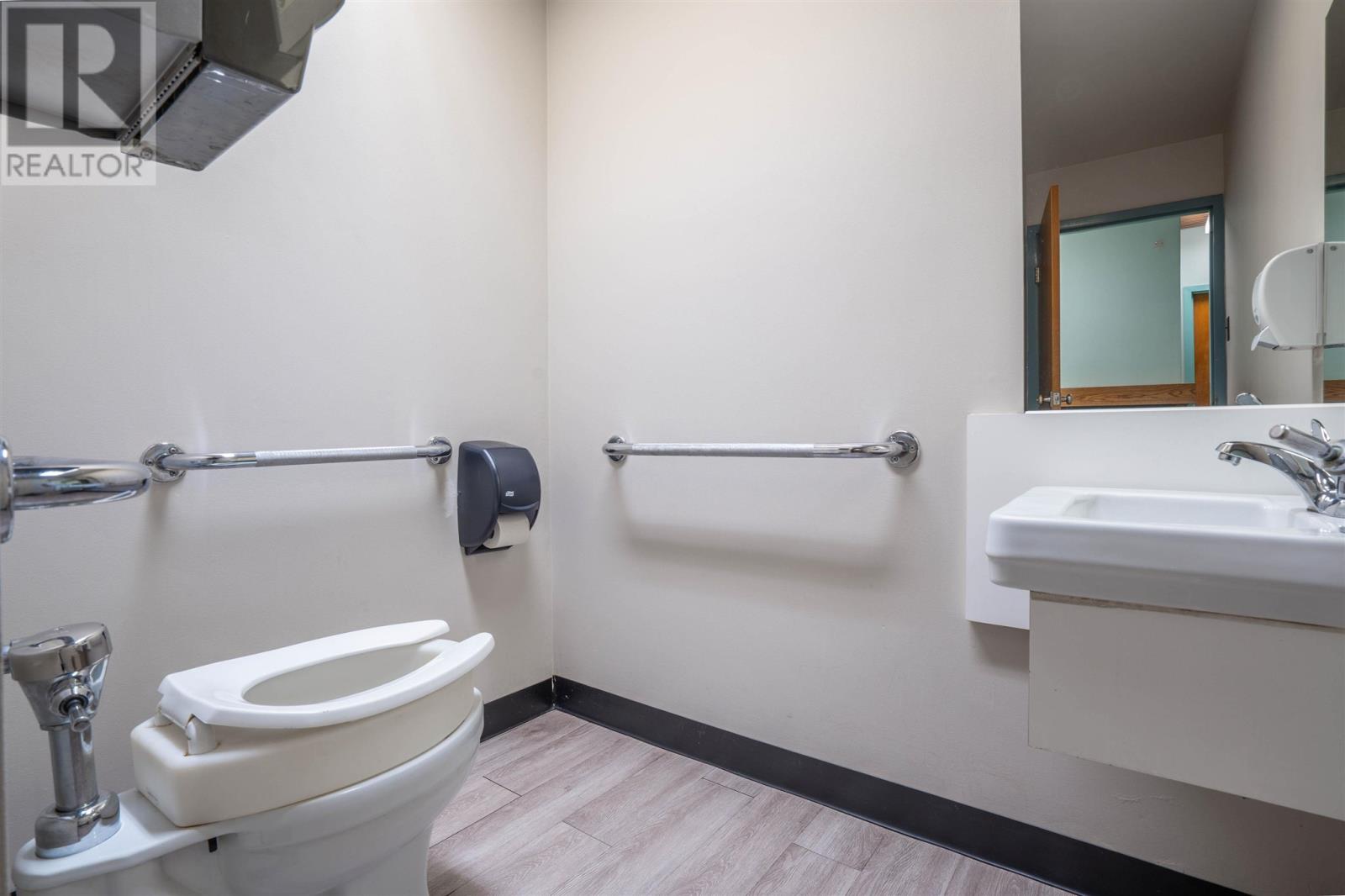 955 Queen St E # 100, Sault Ste. Marie, Ontario  P6A 2C3 - Photo 9 - SM252821