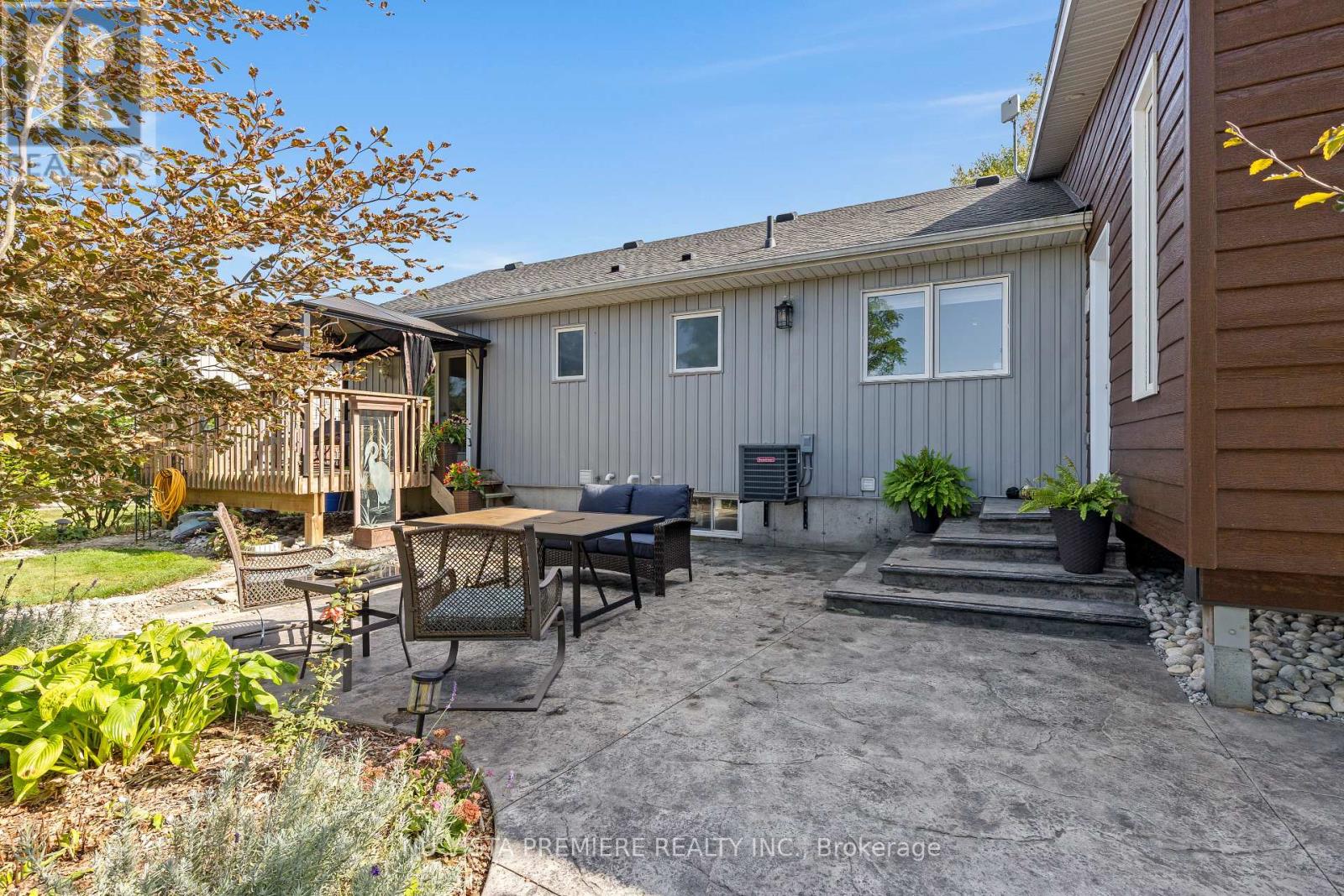 22534 Queens Line, West Elgin, Ontario  N0L 2C0 - Photo 35 - X12435321