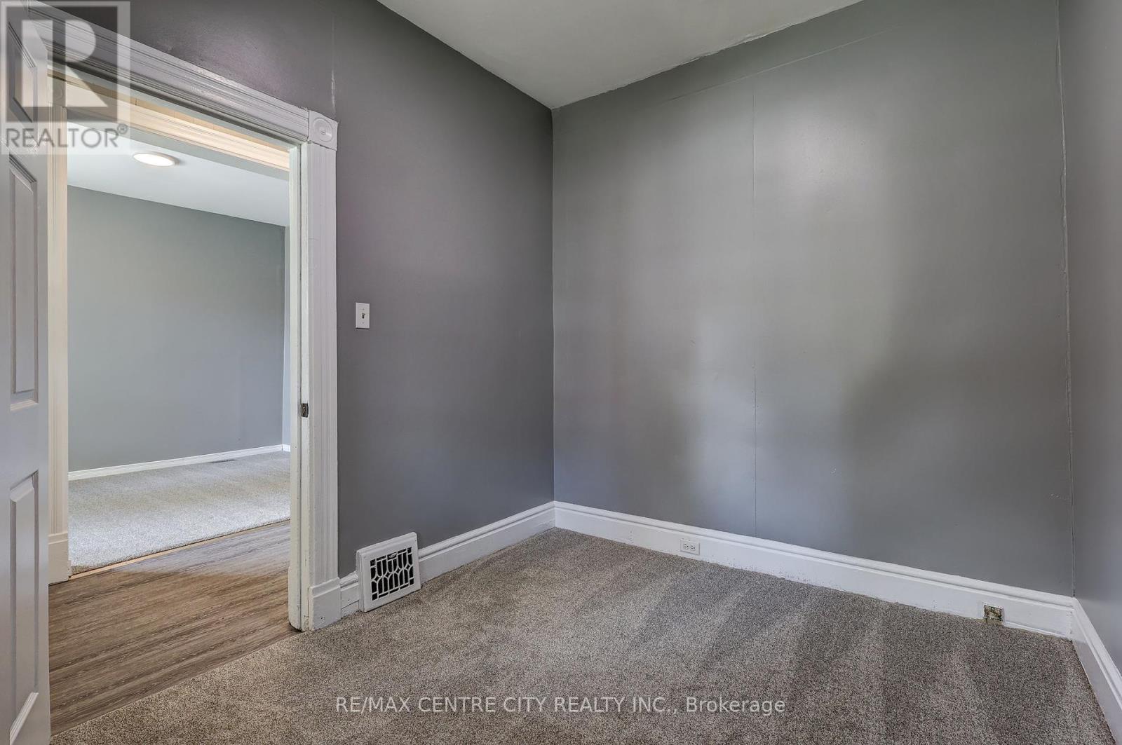 16 Woodworth Avenue, St. Thomas, Ontario  N5P 3J4 - Photo 11 - X12435332