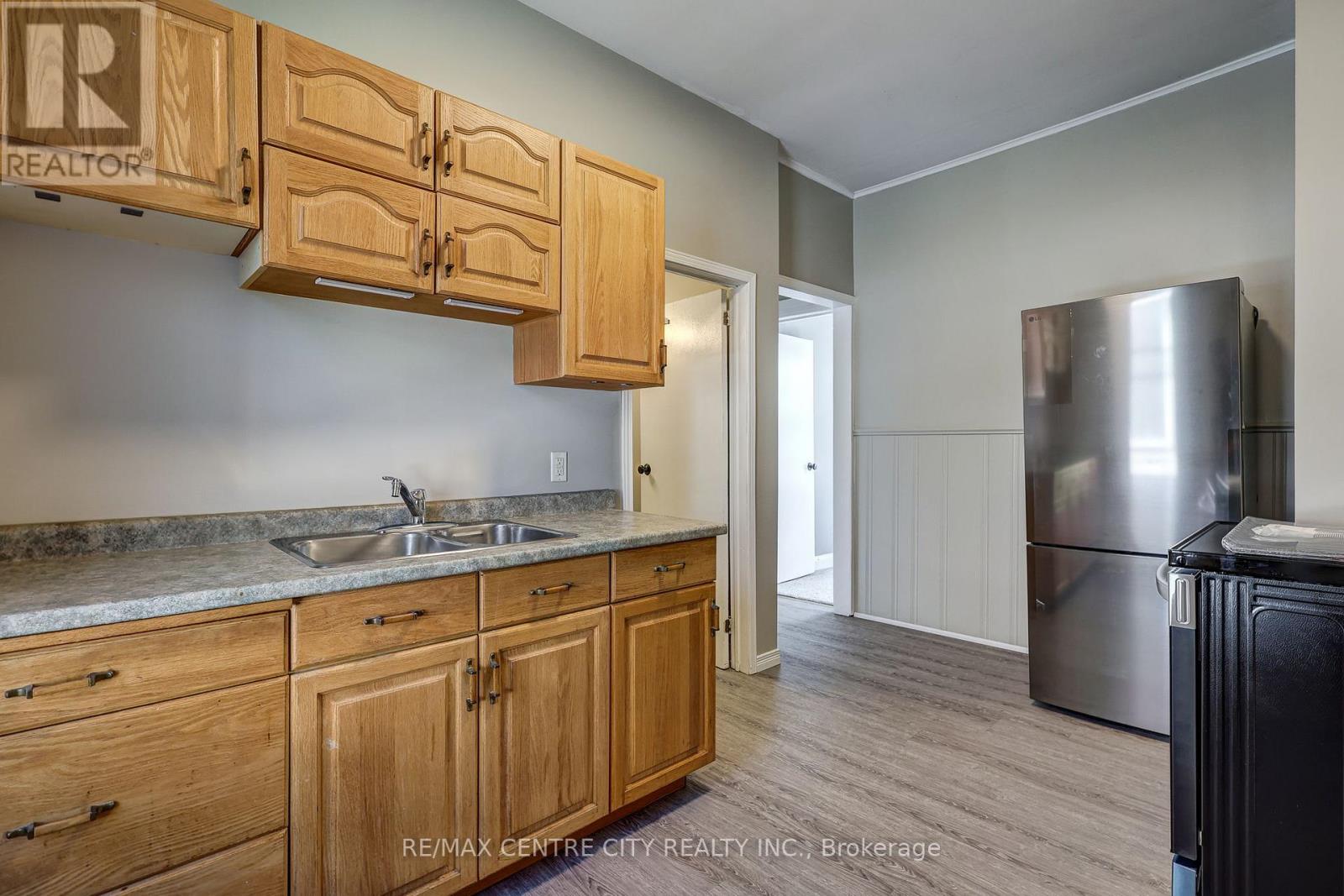 16 Woodworth Avenue, St. Thomas, Ontario  N5P 3J4 - Photo 15 - X12435332