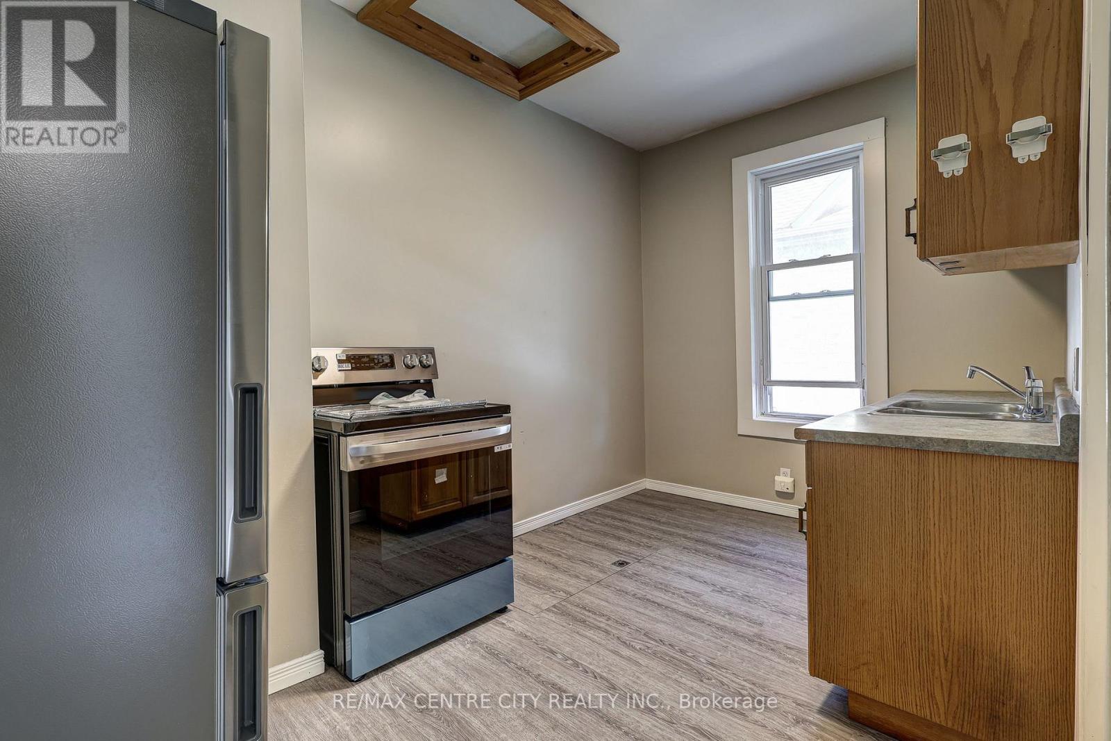 16 Woodworth Avenue, St. Thomas, Ontario  N5P 3J4 - Photo 16 - X12435332