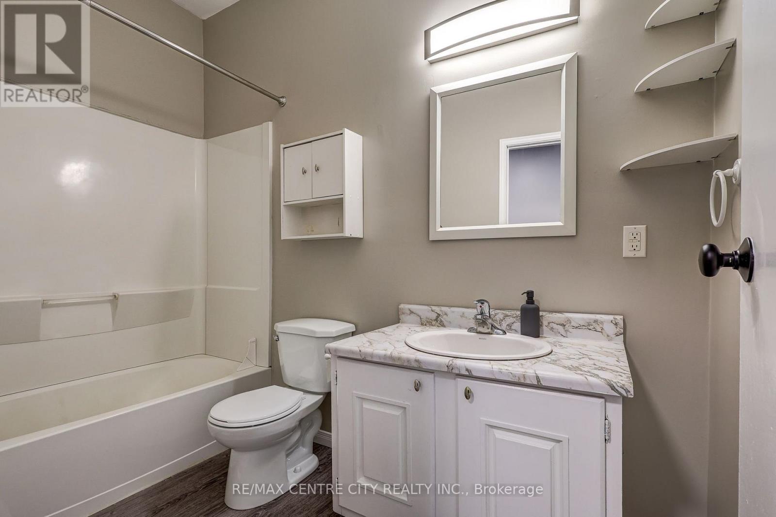 16 Woodworth Avenue, St. Thomas, Ontario  N5P 3J4 - Photo 18 - X12435332