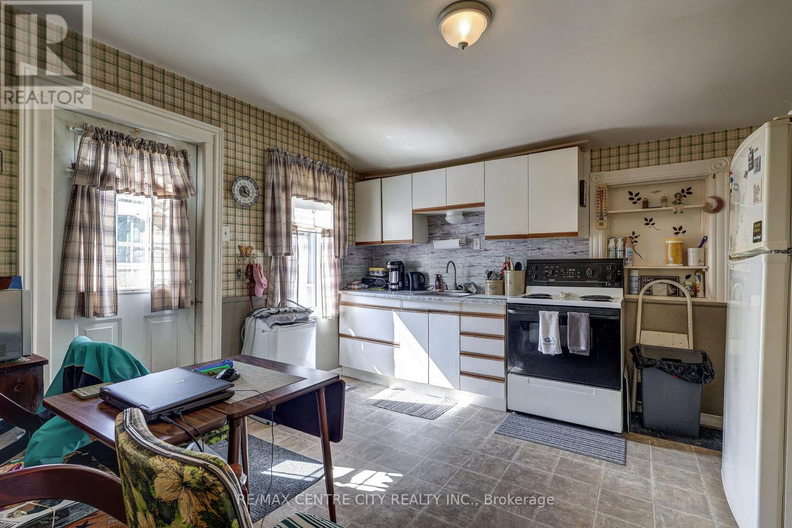 16 Woodworth Avenue, St. Thomas, Ontario  N5P 3J4 - Photo 19 - X12435332