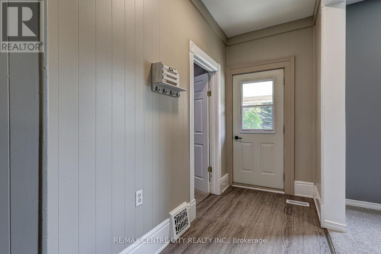 16 Woodworth Avenue, St. Thomas, Ontario  N5P 3J4 - Photo 5 - X12435332