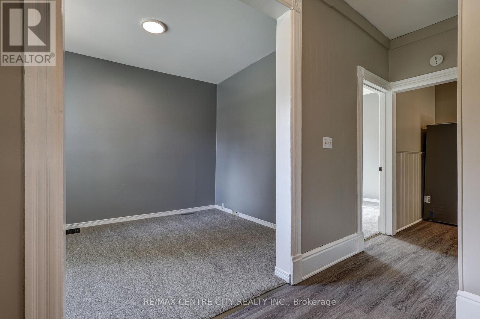 16 Woodworth Avenue, St. Thomas, Ontario  N5P 3J4 - Photo 6 - X12435332
