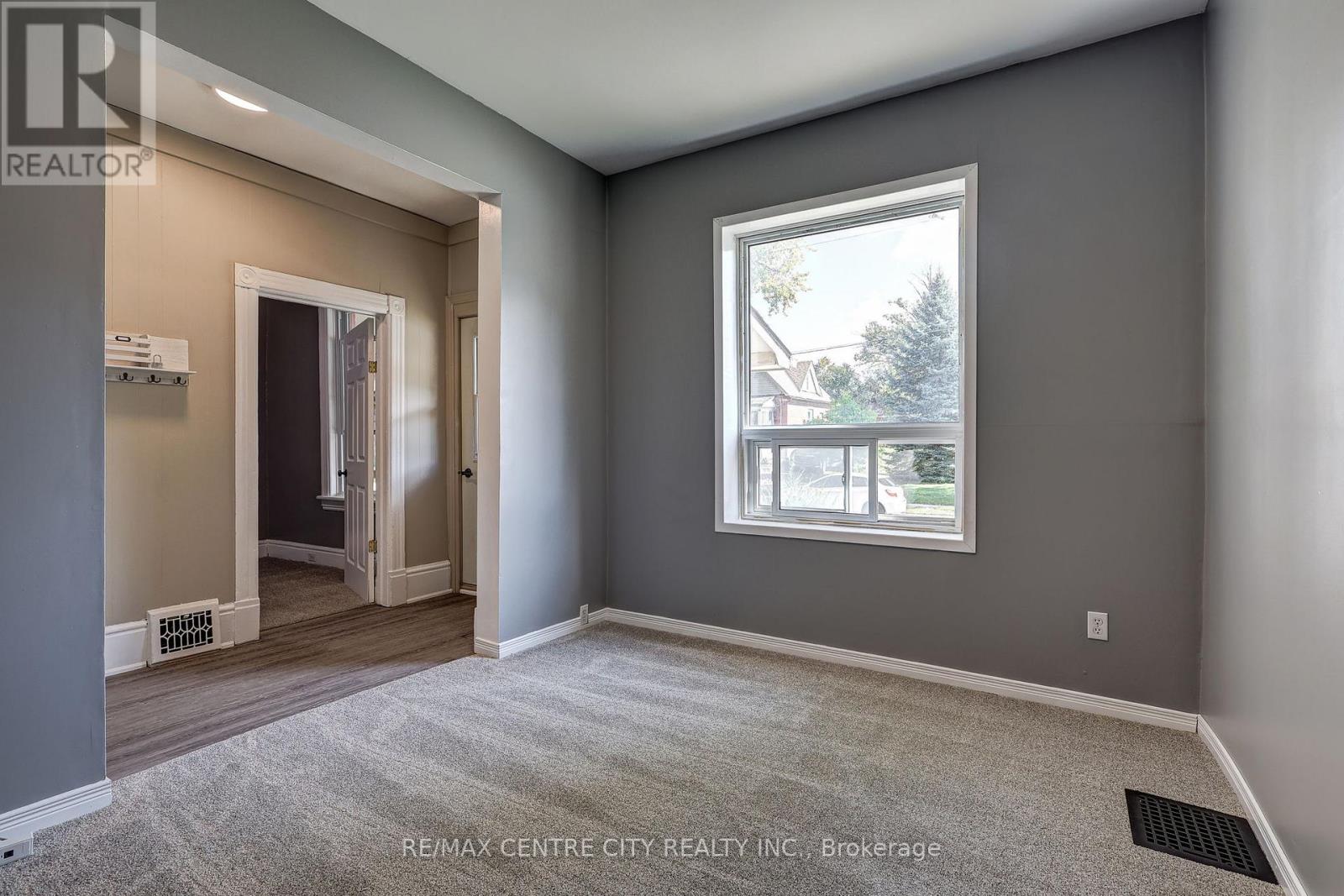 16 Woodworth Avenue, St. Thomas, Ontario  N5P 3J4 - Photo 8 - X12435332