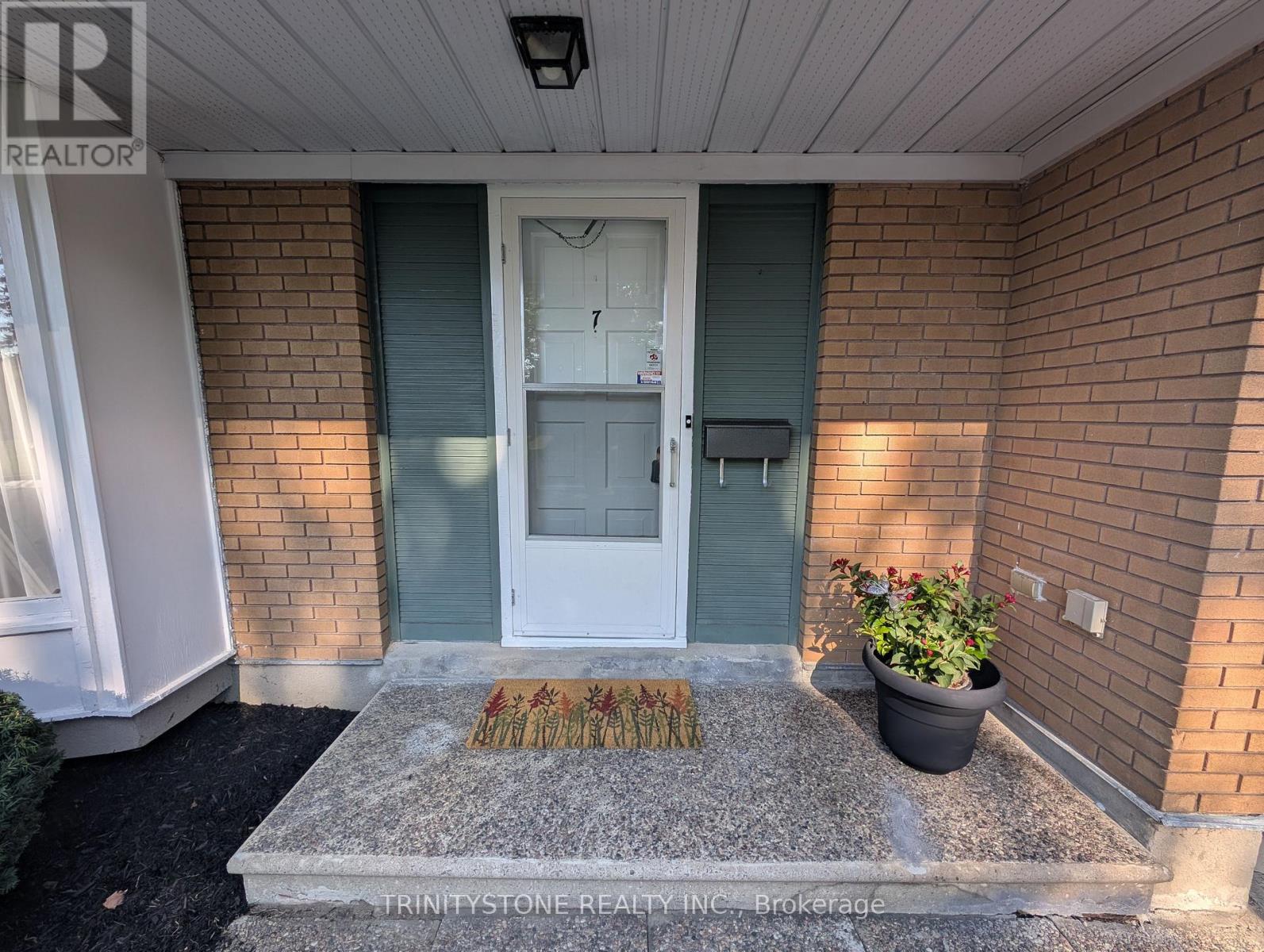 7 Pulford Crescent, Ottawa, Ontario  K2B 6L6 - Photo 3 - X12435294