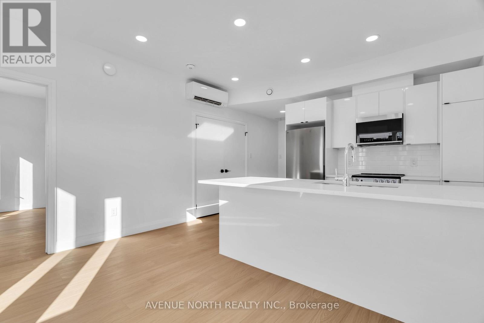 204 - 368 Tweedsmuir Avenue, Ottawa, Ontario  K1Z 5N4 - Photo 2 - X12435299