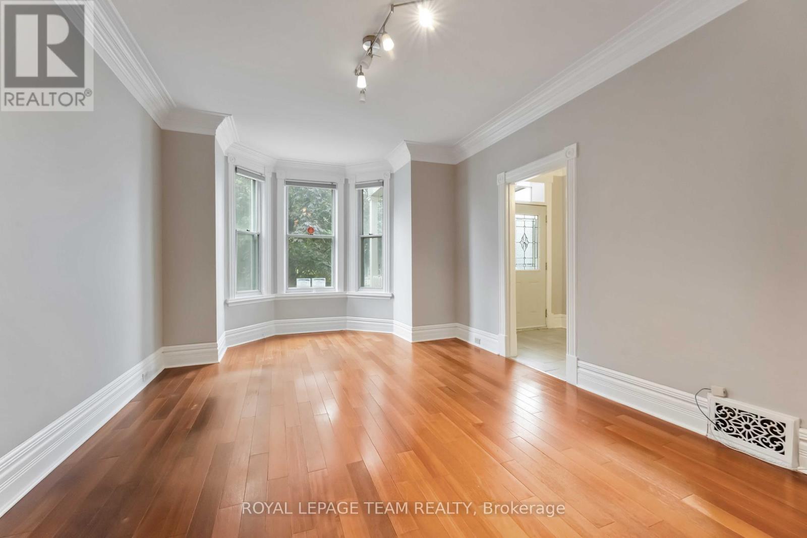 205 Pretoria Avenue, Ottawa, Ontario  K1S 1X1 - Photo 10 - X12435308