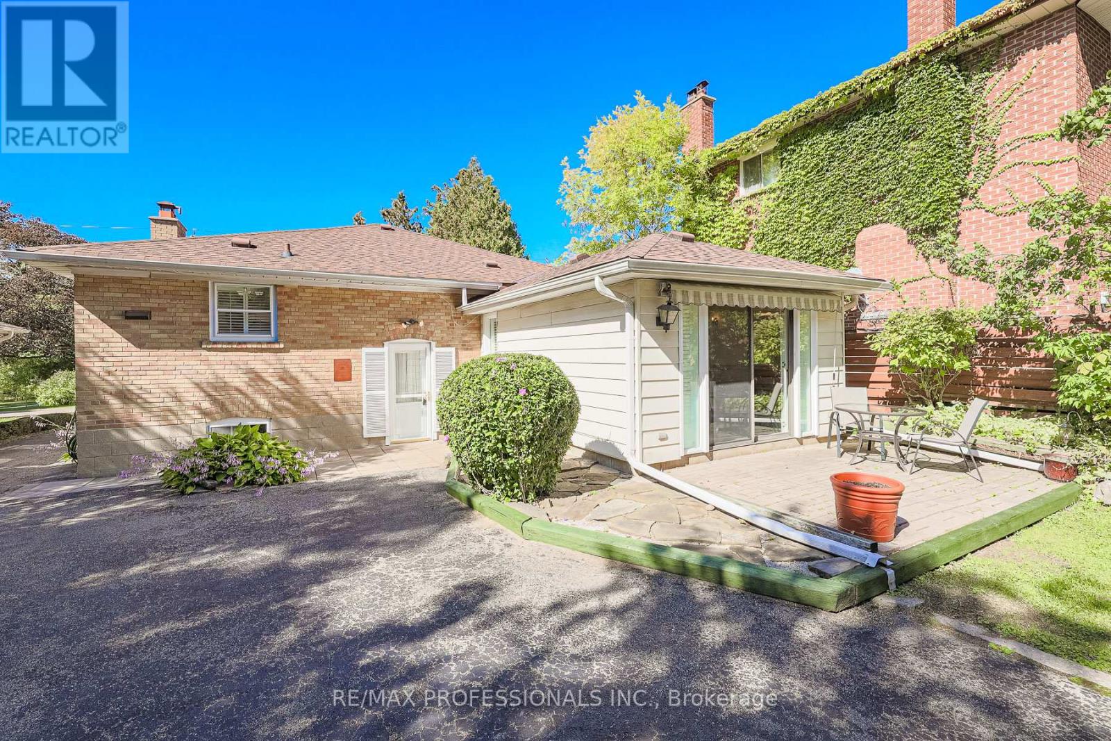 55 Old Burnhamthorpe Road, Toronto, Ontario  M9C 3J6 - Photo 41 - W12435167