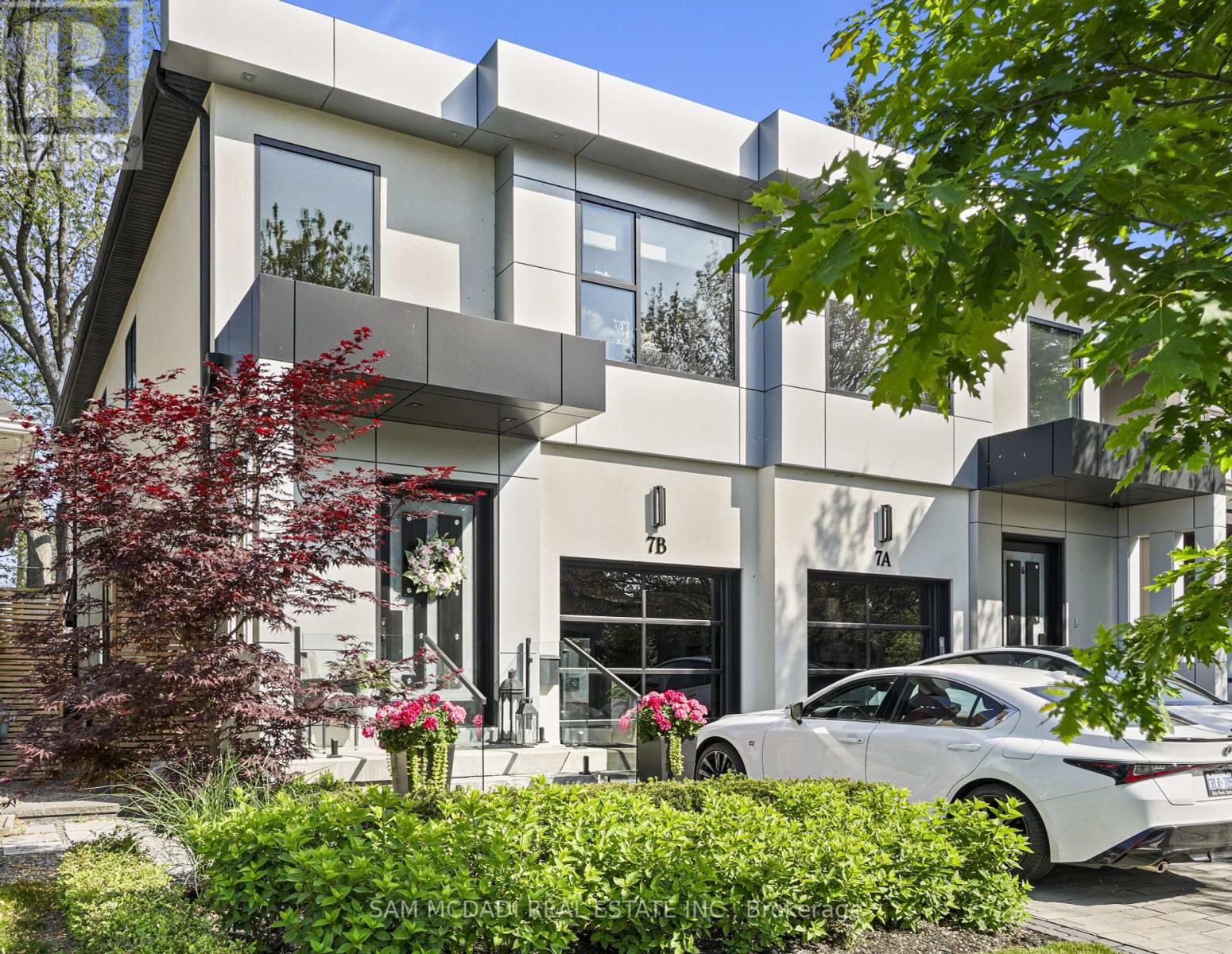 7b Iroquois Avenue, Mississauga, Ontario  L5G 1M7 - Photo 3 - W12435198
