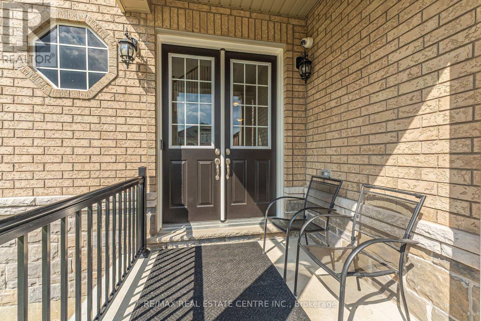 15369 Danby Road, Halton Hills (Georgetown), Ontario  L7G 5G2 - Photo 5 - W12435213