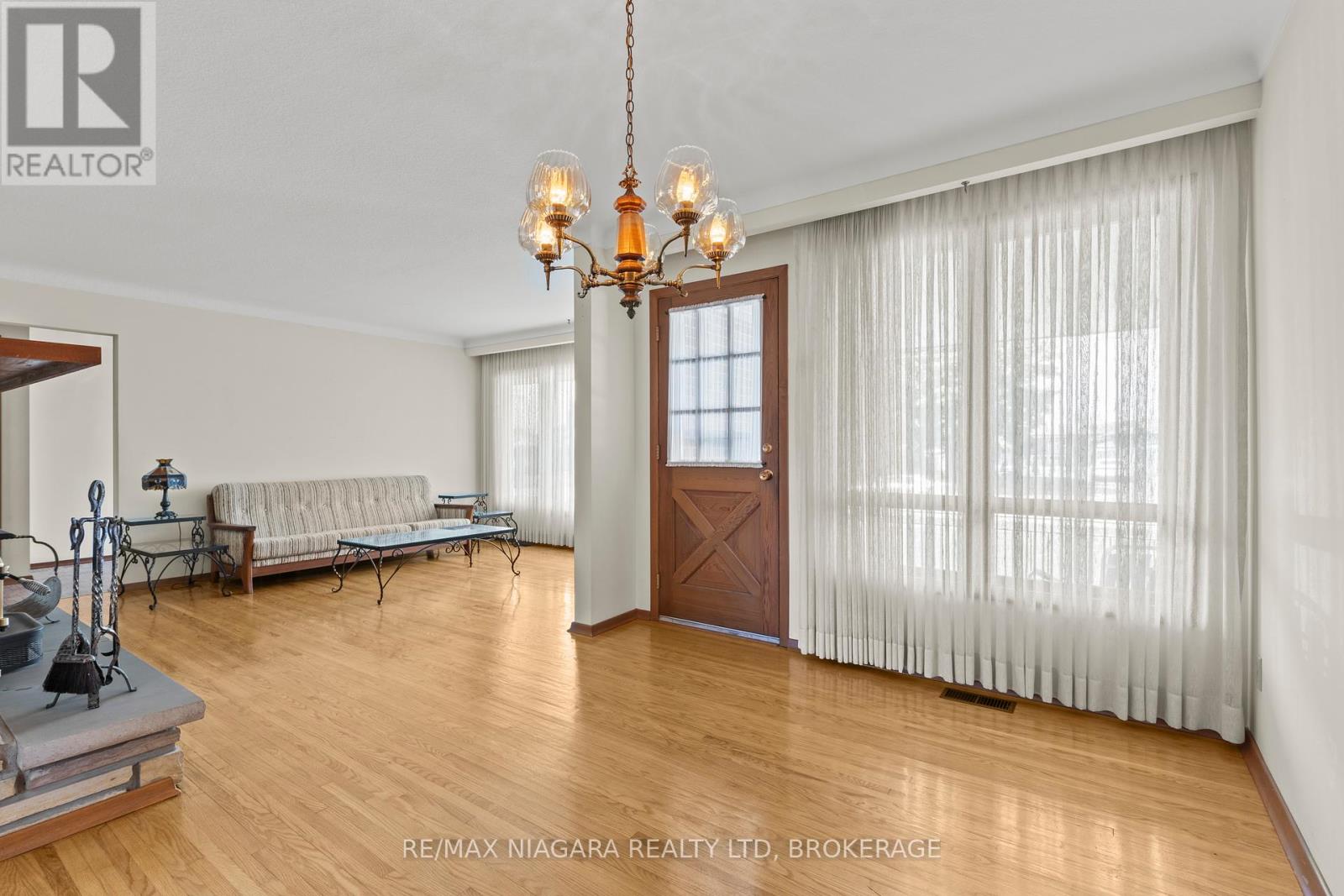 6628 Argyll Crescent, Niagara Falls (Arad/fallsview), Ontario  L2G 5E7 - Photo 13 - X12435324