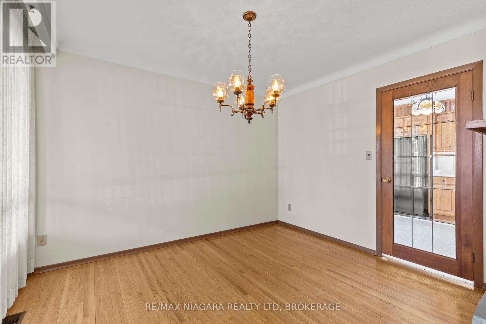 6628 Argyll Crescent, Niagara Falls (Arad/fallsview), Ontario  L2G 5E7 - Photo 14 - X12435324