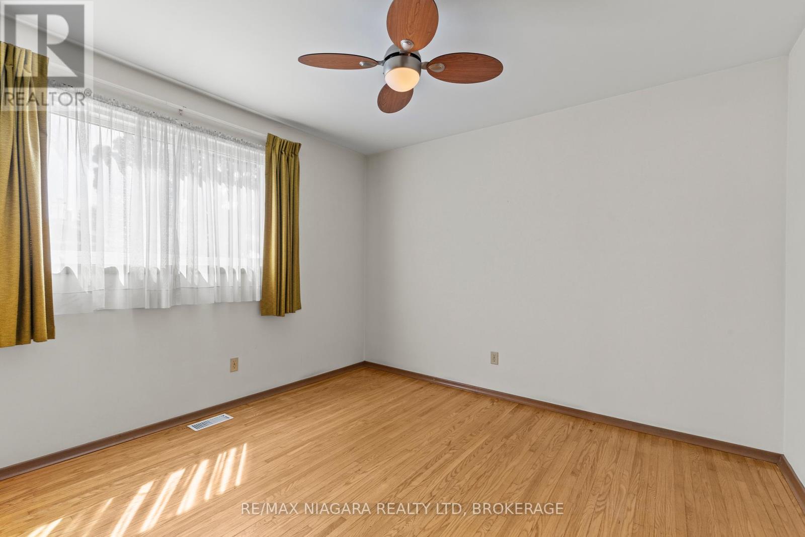 6628 Argyll Crescent, Niagara Falls (Arad/fallsview), Ontario  L2G 5E7 - Photo 20 - X12435324