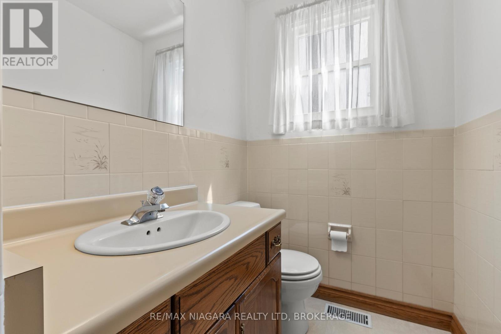 6628 Argyll Crescent, Niagara Falls (Arad/fallsview), Ontario  L2G 5E7 - Photo 22 - X12435324