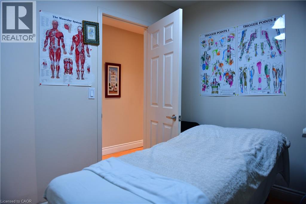 265 Queen Street S, Mississauga, Ontario  L5M 1L9 - Photo 9 - 40775076
