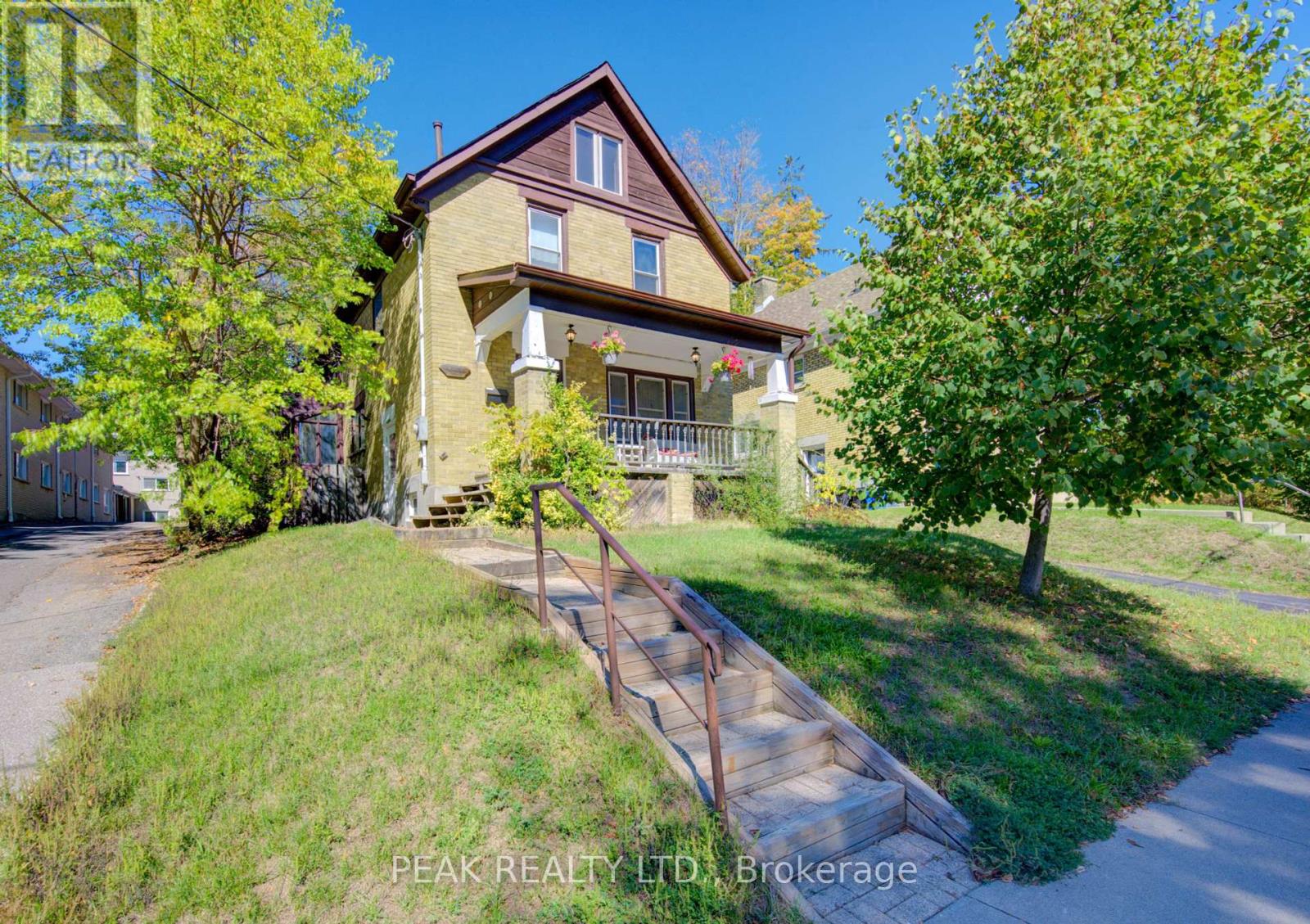 32 Elgin Street, Waterloo, Ontario  N2J 2R1 - Photo 1 - X12434411