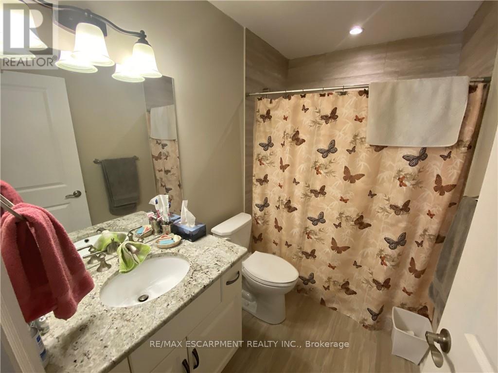 36 Mckenna Court, Hamilton, Ontario  L9B 1T8 - Photo 8 - X12435197