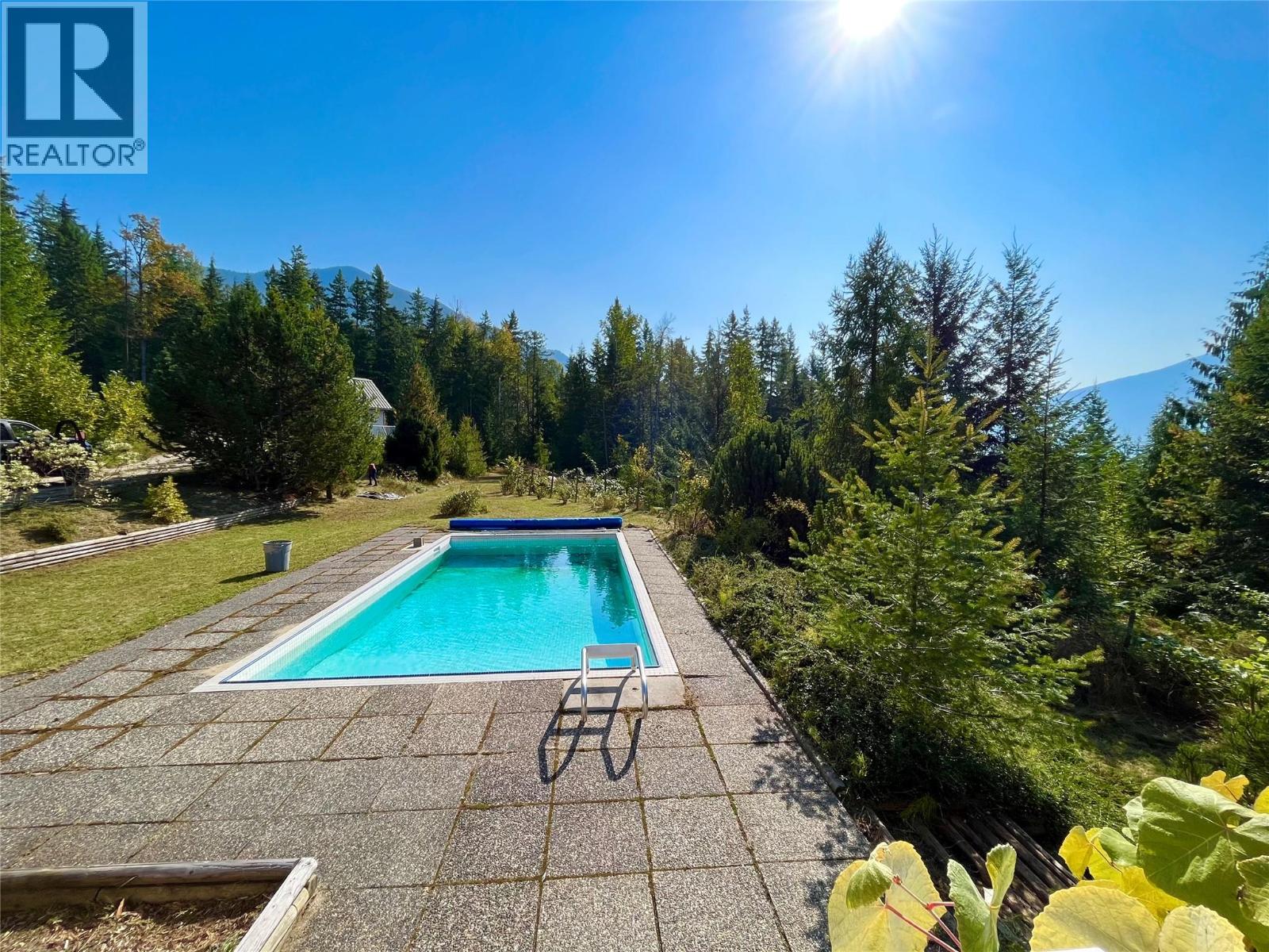 455 Crescent Bay Road, Nakusp, British Columbia  V0G 1R1 - Photo 3 - 10364424