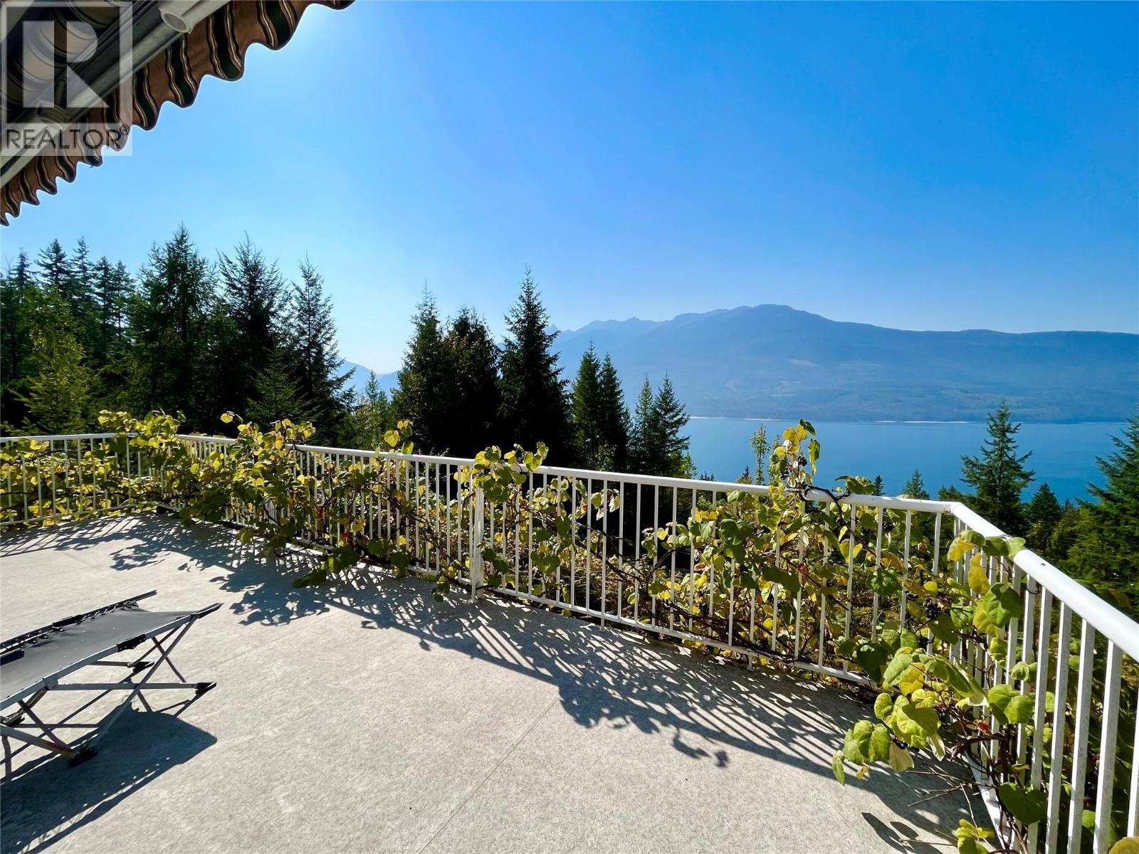 455 Crescent Bay Road, Nakusp, British Columbia  V0G 1R1 - Photo 4 - 10364424