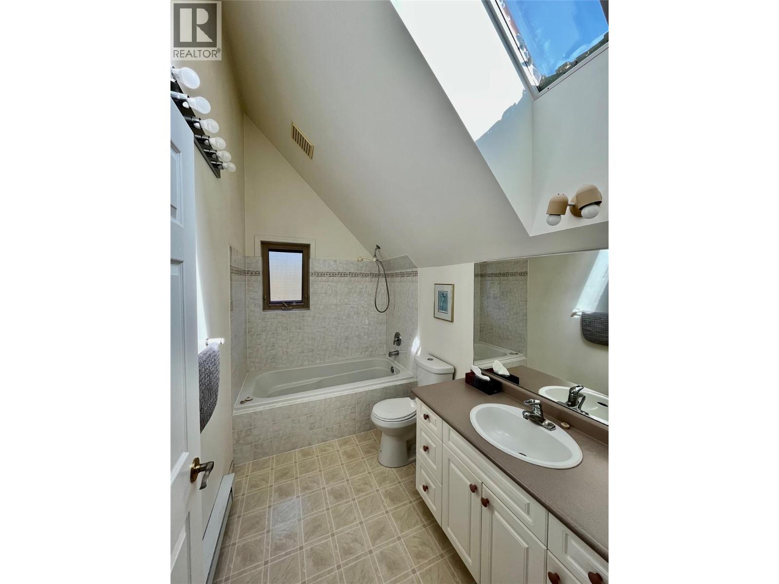455 Crescent Bay Road, Nakusp, British Columbia  V0G 1R1 - Photo 18 - 10364424