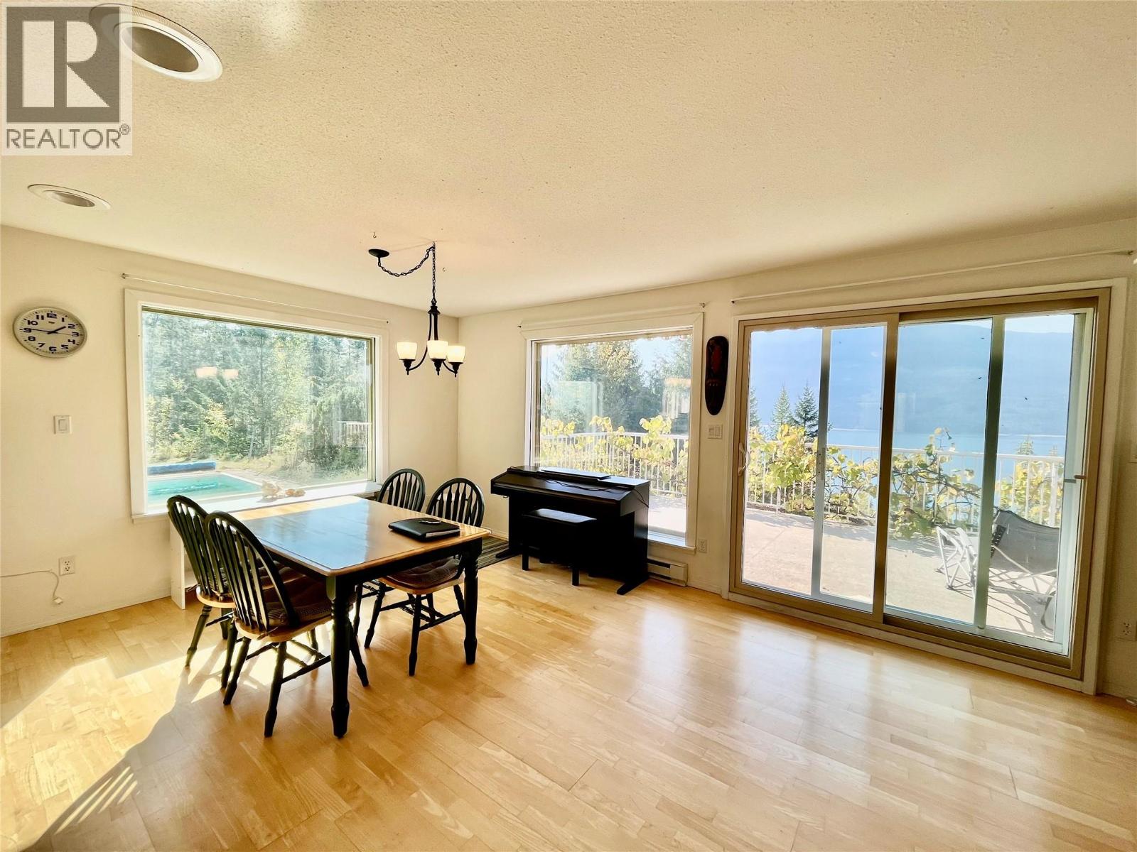 455 Crescent Bay Road, Nakusp, British Columbia  V0G 1R1 - Photo 8 - 10364424