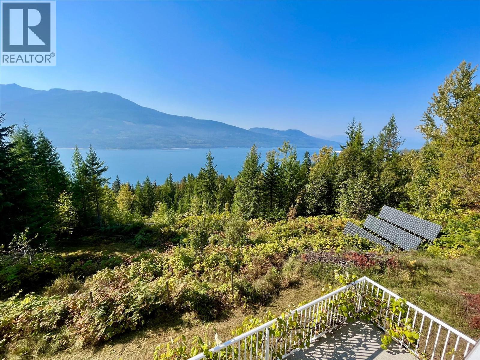 455 Crescent Bay Road, Nakusp, British Columbia  V0G 1R1 - Photo 2 - 10364424
