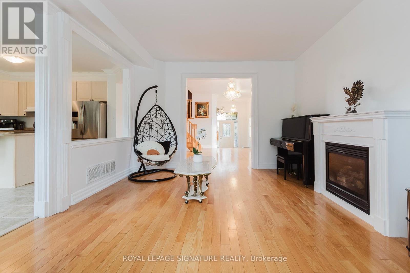 49 Carnoustie Crescent, Richmond Hill, Ontario  L4E 0A2 - Photo 7 - N12433246