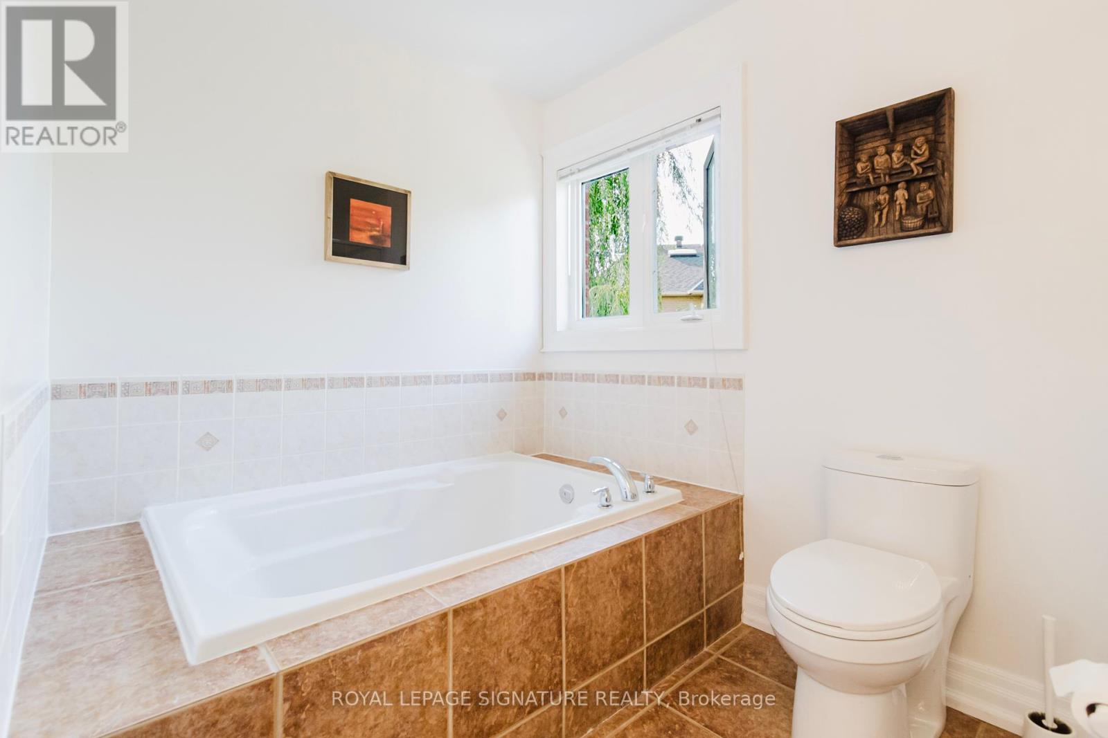 49 Carnoustie Crescent, Richmond Hill, Ontario  L4E 0A2 - Photo 19 - N12433246