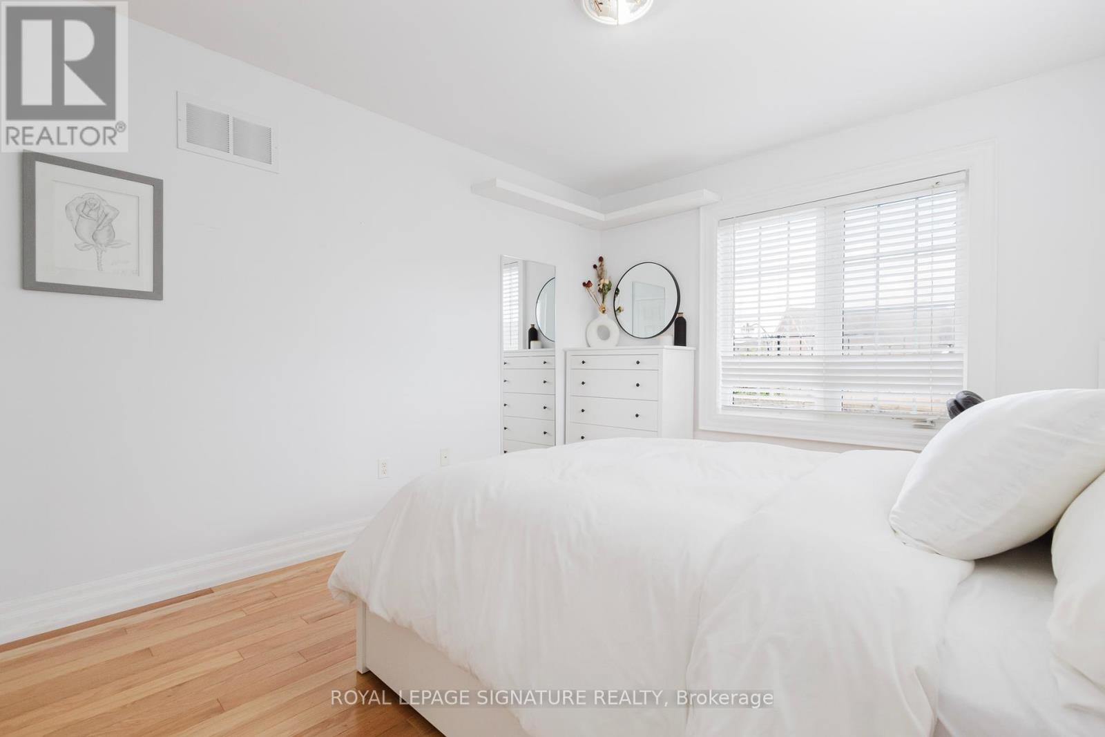 49 Carnoustie Crescent, Richmond Hill, Ontario  L4E 0A2 - Photo 21 - N12433246