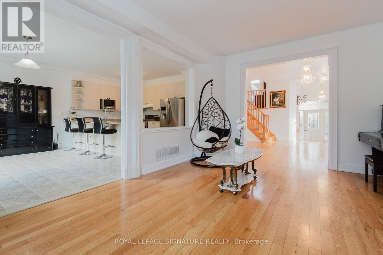 49 Carnoustie Crescent, Richmond Hill, Ontario  L4E 0A2 - Photo 5 - N12433246
