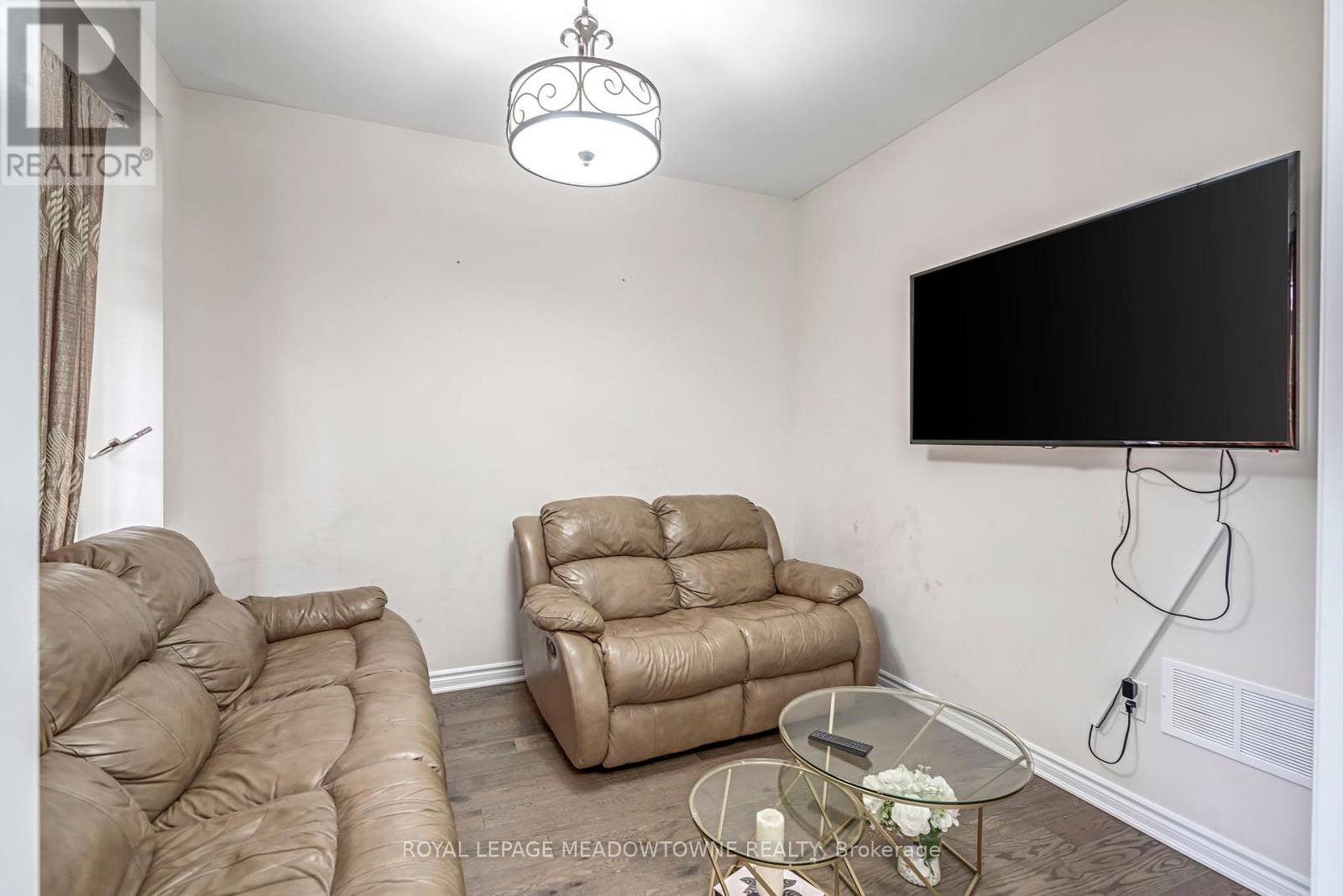 1029 Barton Way, Innisfil, Ontario  L9S 4R7 - Photo 10 - N12435054
