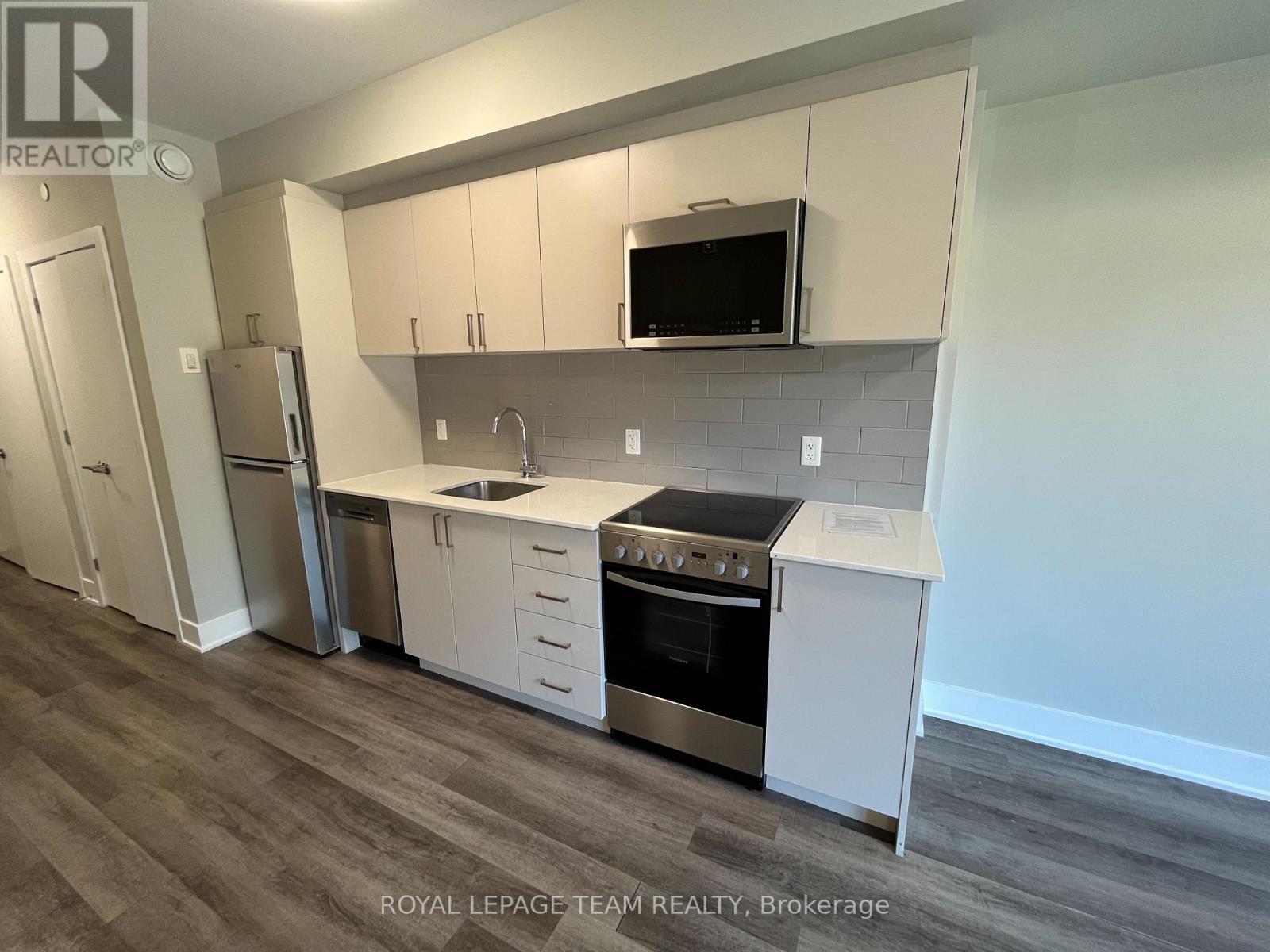 102 - 1295 Summerville Avenue, Ottawa, Ontario  K1Z 8G7 - Photo 4 - X12427498